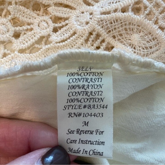 NWOT Blu Pepper Ivory Lace Crochet Floral Sleeveless Key Hole Cut Out Size M - Picture 11 of 12